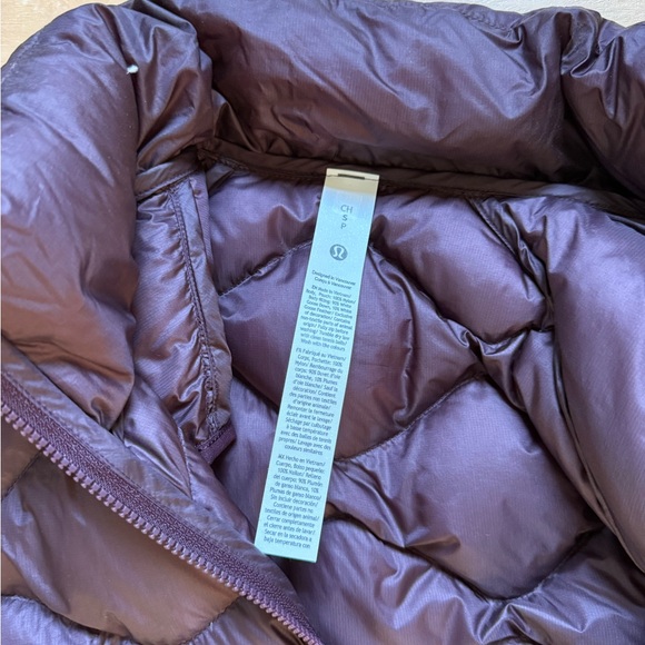 lululemon Women’s Featherweight 900-Down Fill Quilted Vest- Black Plum - Picture 2 of 4